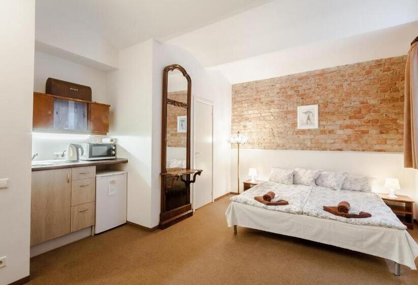 اتاق خانوادگی, Janne