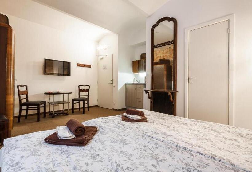 اتاق خانوادگی, Janne