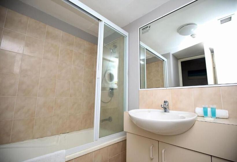 침실 2개 아파트, Markham Court