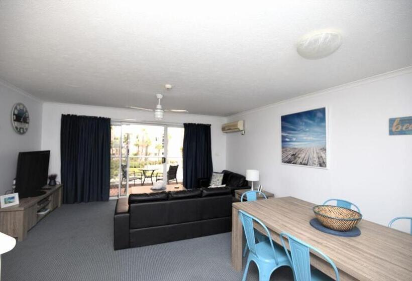 침실 3개 아파트, Markham Court