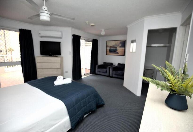 침실 3개 아파트, Markham Court