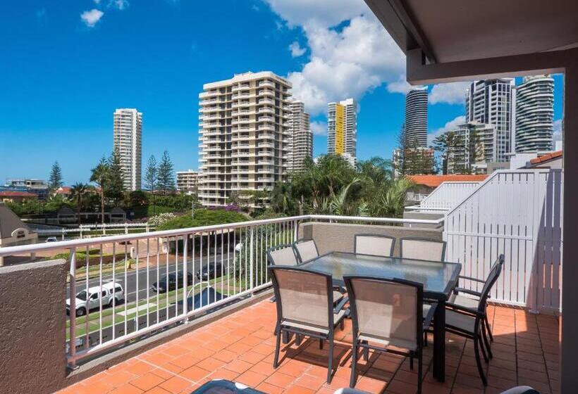 침실 3개 아파트, Markham Court