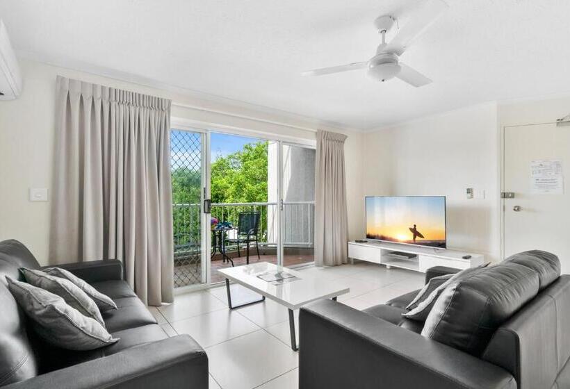 침실 3개 아파트, Markham Court