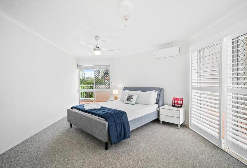 3침실 수피리어 아파트, Markham Court