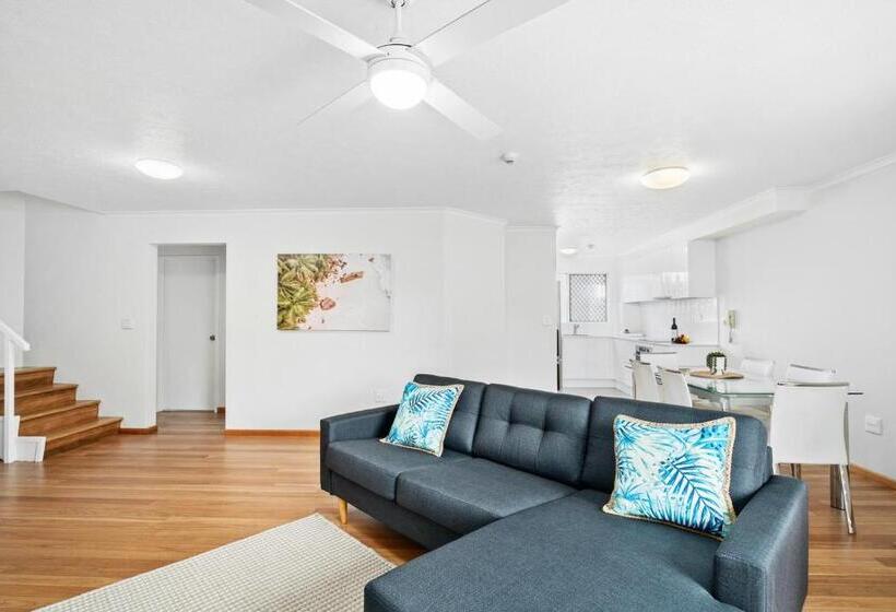 3침실 수피리어 아파트, Markham Court