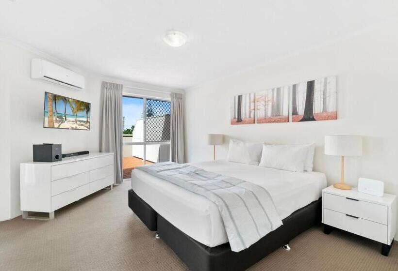 침실 3개 아파트, Markham Court