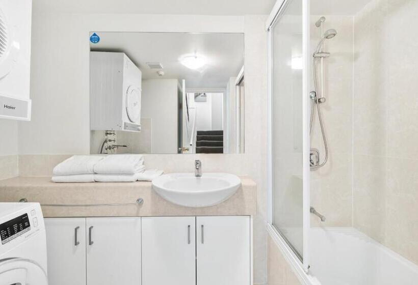 침실 3개 아파트, Markham Court