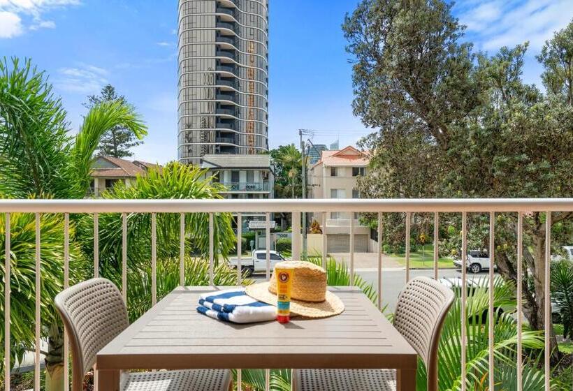 침실 3개 아파트, Markham Court