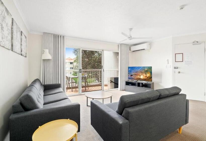 침실 3개 아파트, Markham Court