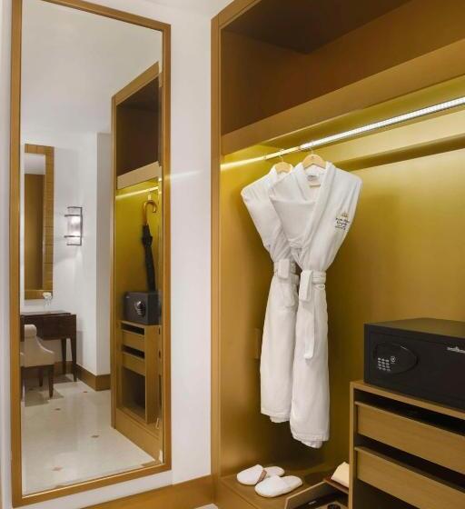 اتاق لوکس با چشم‌انداز استخر, Marsa Malaz Kempinski, The Pearl