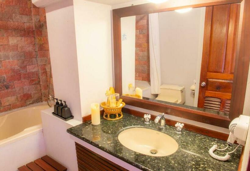 غرفة ديلوكس مطلة على حمام السباحة, Muangthong Boutique