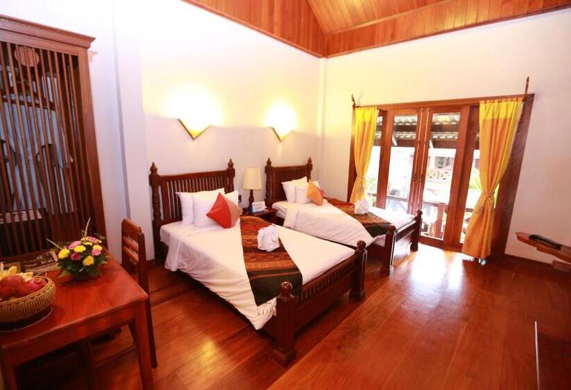 غرفة بريميوم مطلة على حمام السباحة, Muangthong Boutique