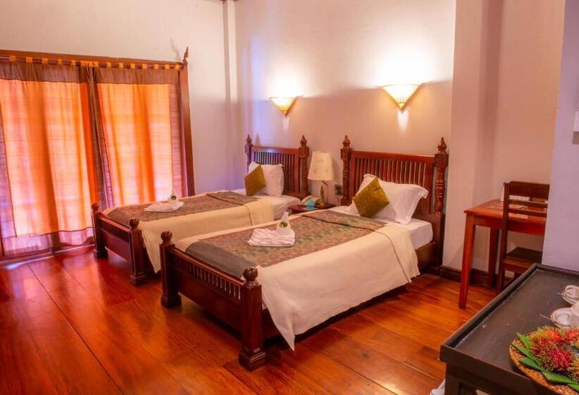 غرفة بريميوم مطلة على حمام السباحة, Muangthong Boutique