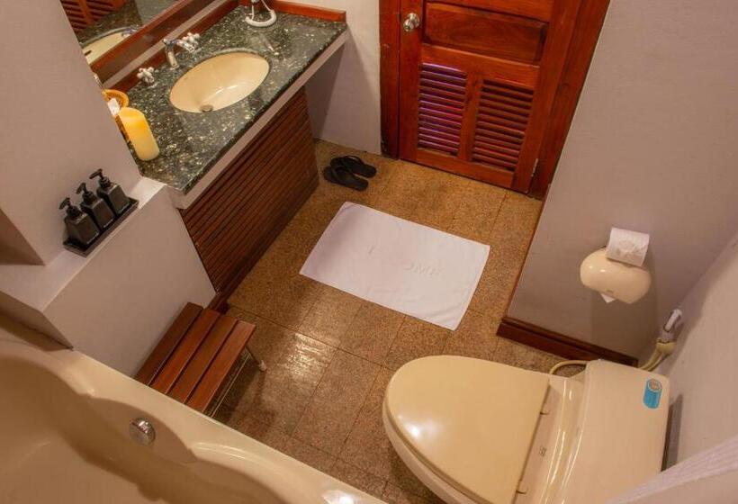 غرفة بريميوم مطلة على حمام السباحة, Muangthong Boutique