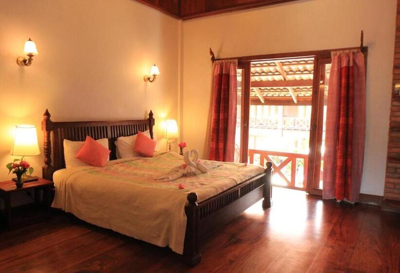 غرفة بريميوم مطلة على حمام السباحة, Muangthong Boutique