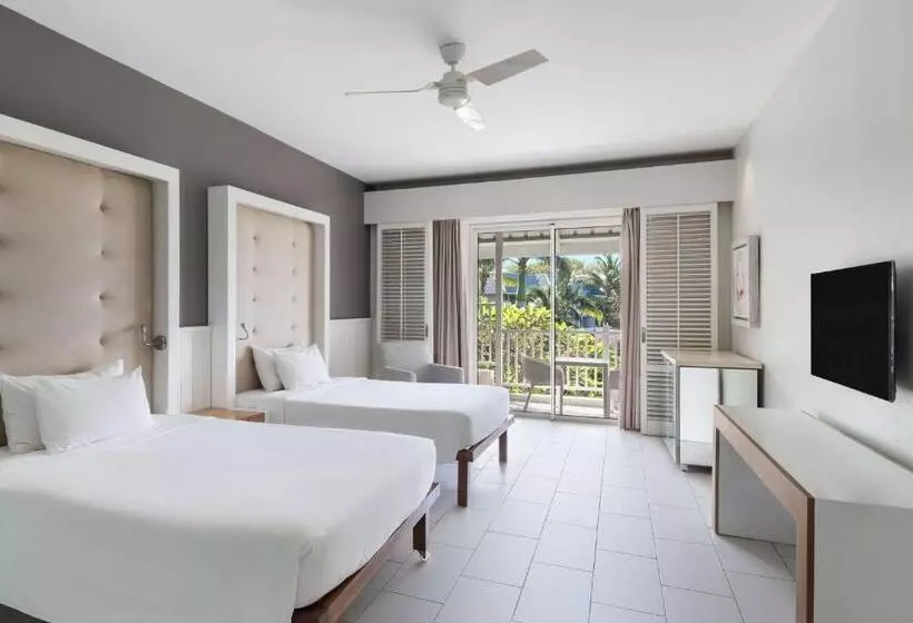 اتاق پریمیوم با چشم‌انداز باغ, Radisson Blu Azuri Resort & Spa