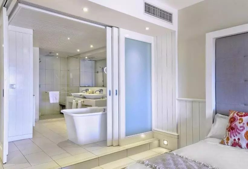 اتاق پرمیوم با چشم‌انداز دریا, Radisson Blu Azuri Resort & Spa