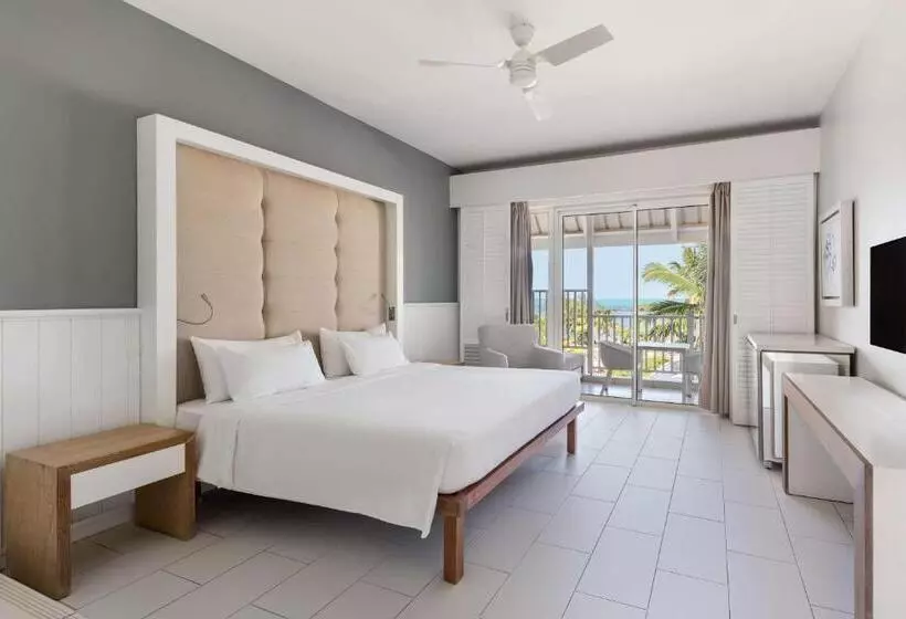 اتاق پرمیوم با چشم‌انداز دریا, Radisson Blu Azuri Resort & Spa
