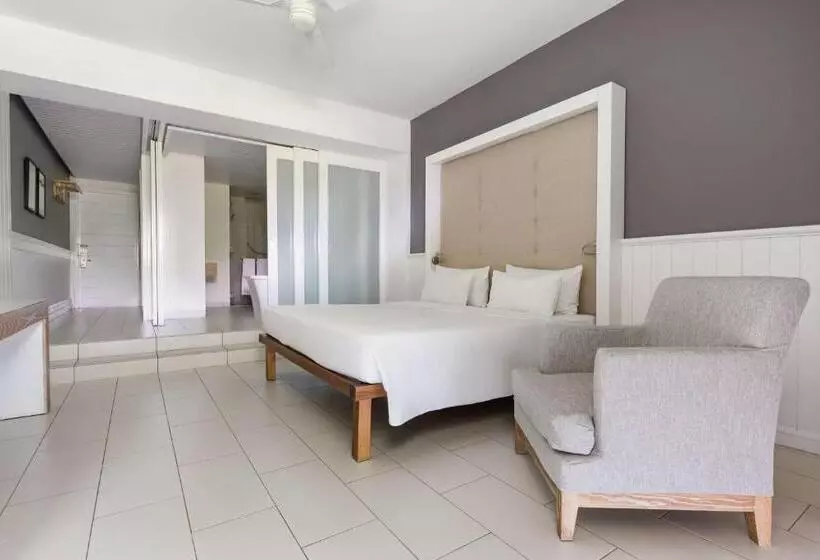 اتاق پرمیوم با چشم‌انداز دریا, Radisson Blu Azuri Resort & Spa
