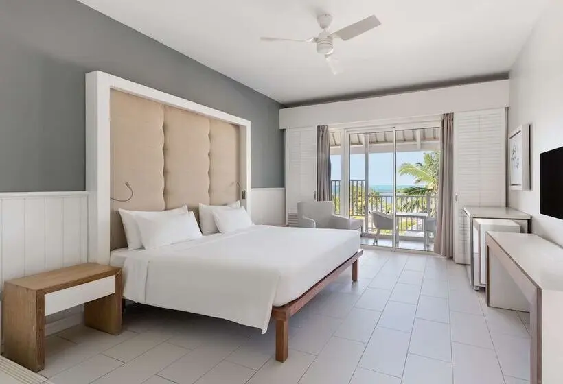 اتاق پرمیوم با چشم‌انداز دریا, Radisson Blu Azuri Resort & Spa
