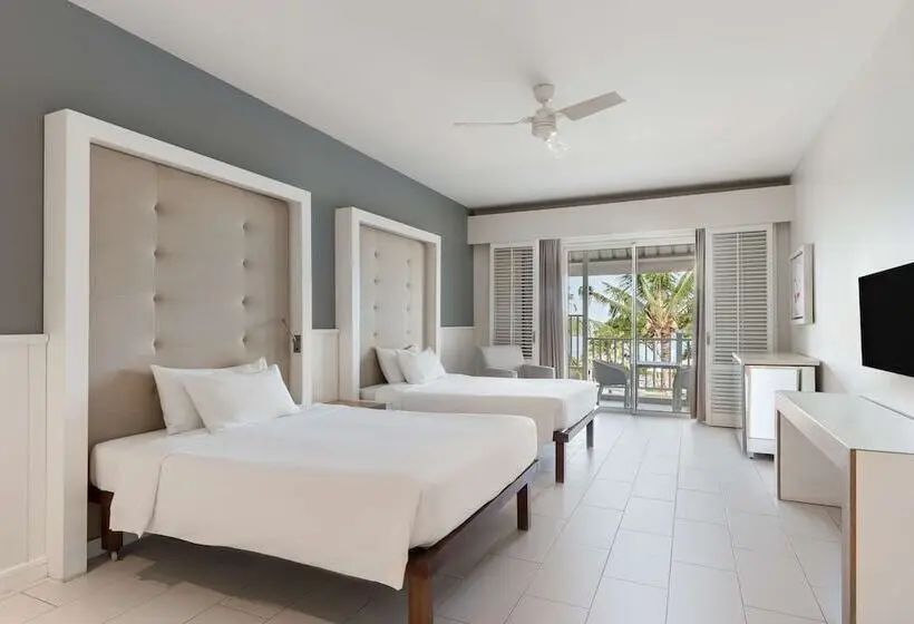 اتاق پرمیوم با چشم‌انداز دریا, Radisson Blu Azuri Resort & Spa