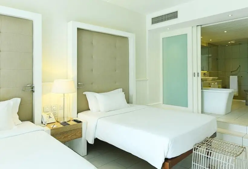 اتاق پرمیوم با چشم‌انداز دریا, Radisson Blu Azuri Resort & Spa