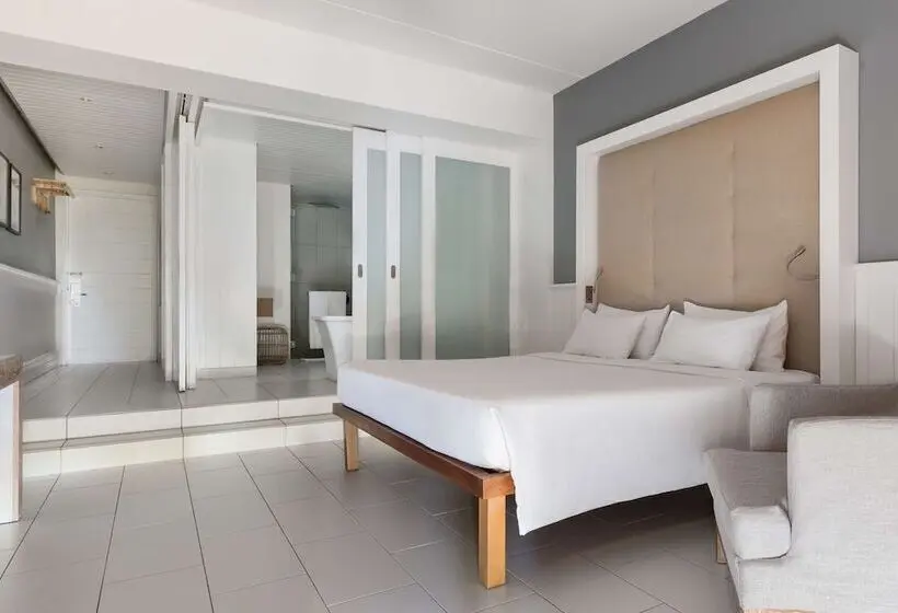 اتاق پریمیوم با چشم‌انداز باغ, Radisson Blu Azuri Resort & Spa