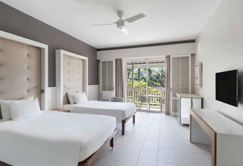 اتاق پریمیوم با چشم‌انداز باغ, Radisson Blu Azuri Resort & Spa