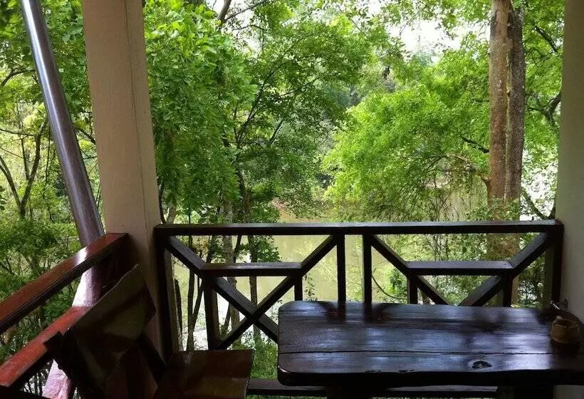 اتاق سوپریور, Saiyok River House