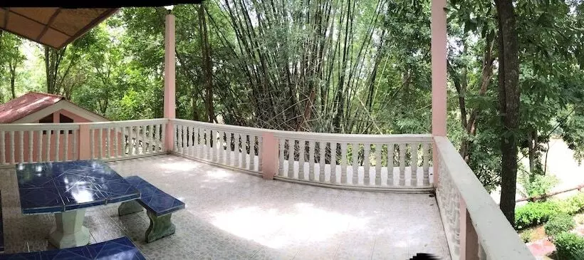 اتاق خانوادگی, Saiyok River House