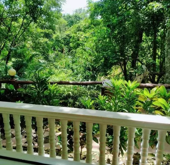 Deluxe room with river view, Saiyok River House