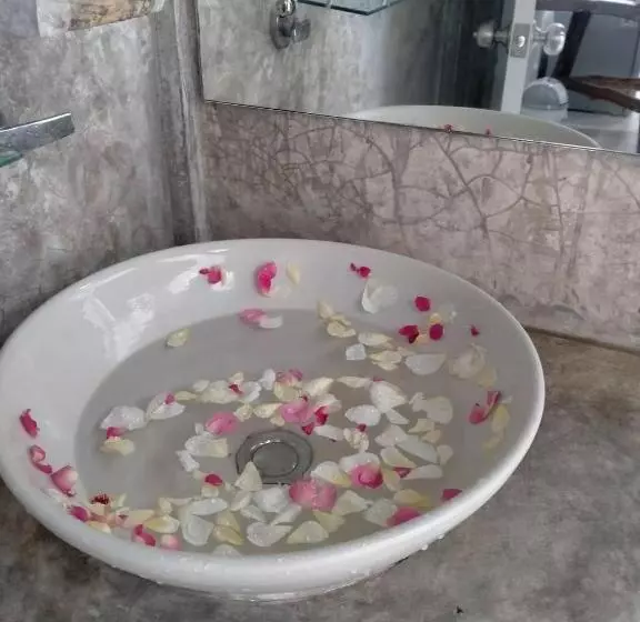 اتاق استاندارد با چشمانداز باغ, Saiyok River House