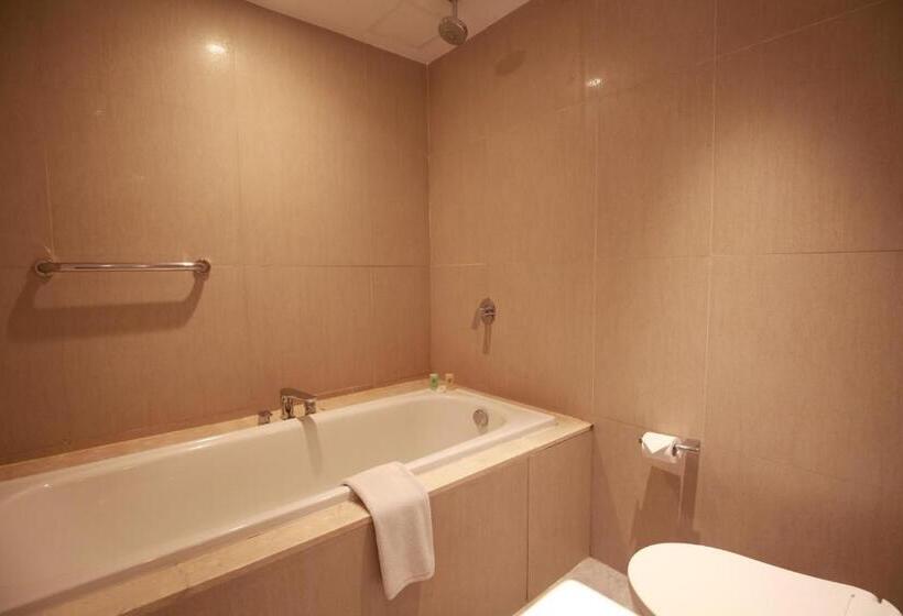 Номер Deluxe, Swissbelinn Airport Jakarta