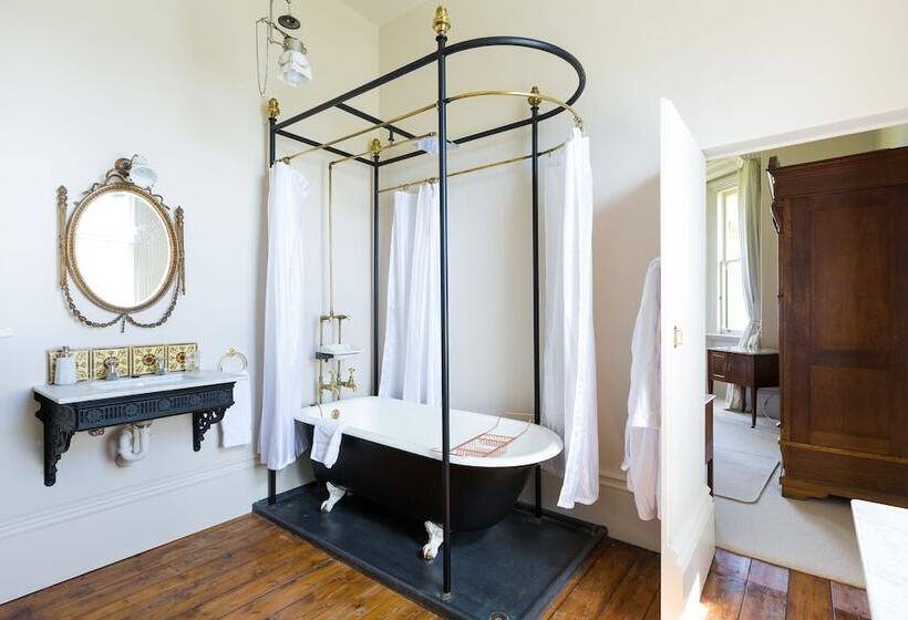 行政房间, The Corinda Collection