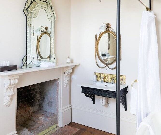 行政房间, The Corinda Collection