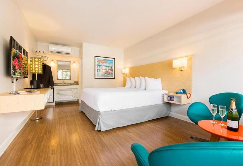 اتاق استاندارد با تخت بزرگ, The Thunderbird Inn