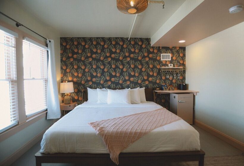 غرفة سوبيريور, Peninsula Bed & Cocktails