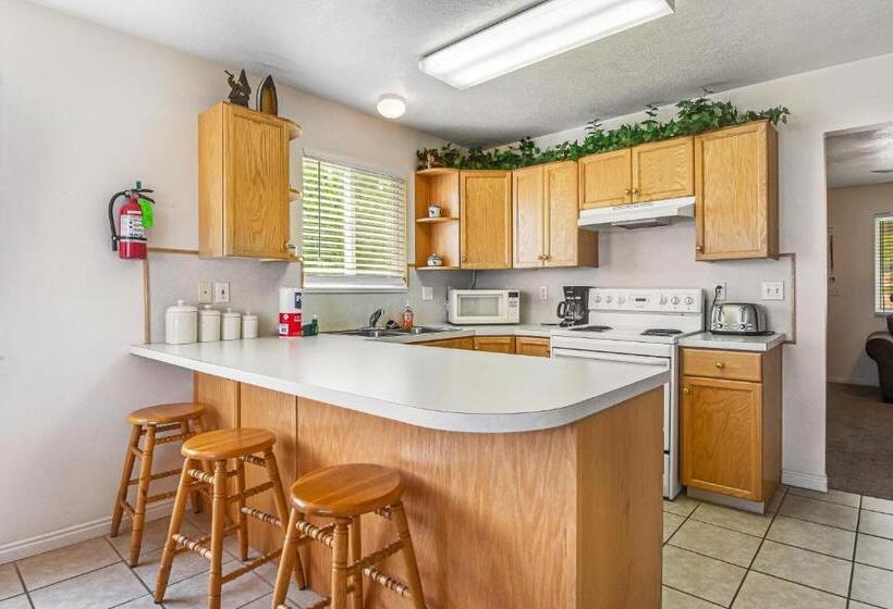 带3个卧室的公寓, Lakeview Condo 941 1