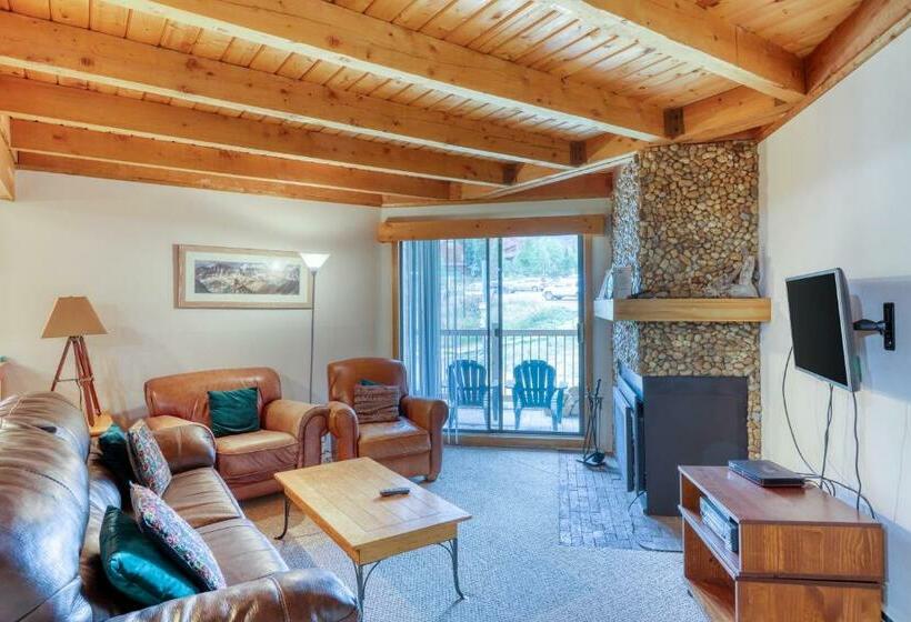 带2个卧室的公寓, Treehouse 108