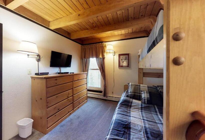 带2个卧室的公寓, Treehouse 108