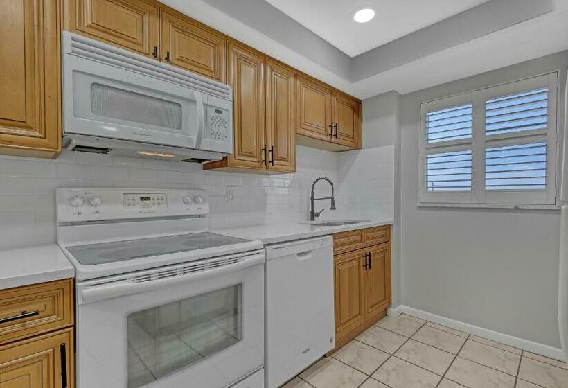 شقة غرفتين مطلة على البحر, Canaveral Towers