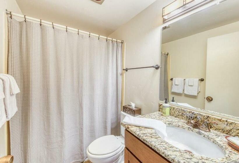 スタンダードスタジオ, Emerald Views At The West