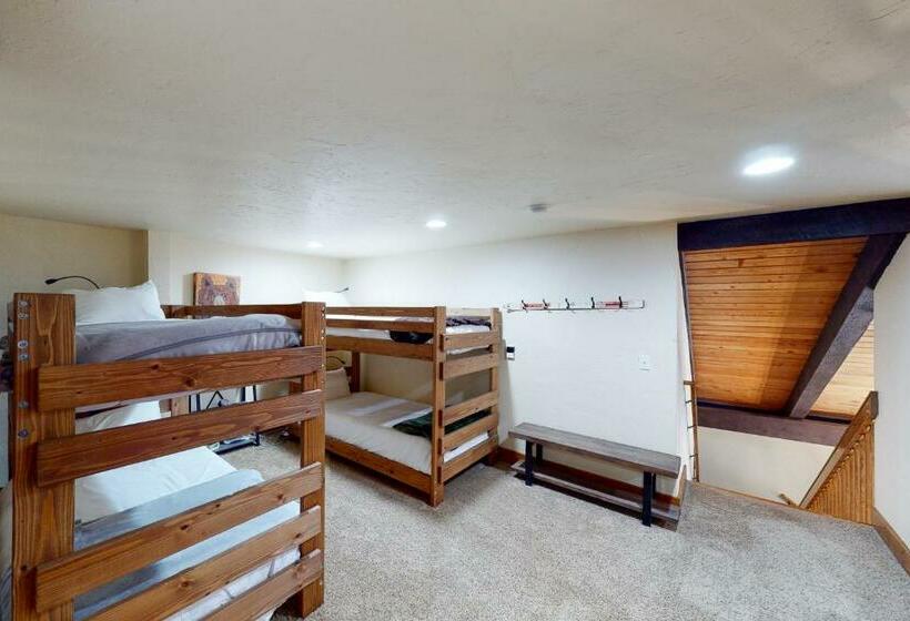 침실 4개 주택, Longbranch Condo #301