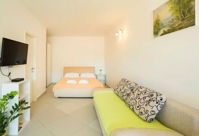 استودیو استاندارد با تراس, Apartments Mandy