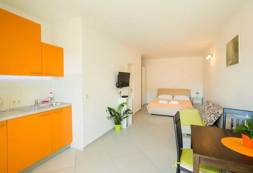 استودیو استاندارد با تراس, Apartments Mandy