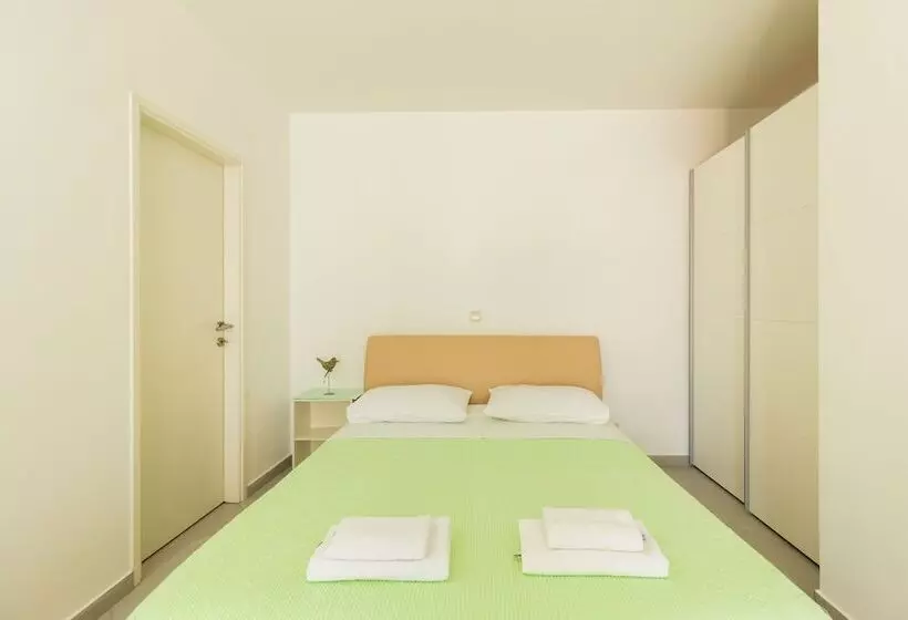 استودیو استاندارد با چشم‌انداز دریا و بالکن, Apartments Mandy