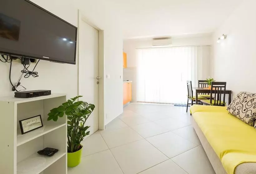 استودیو استاندارد با چشم‌انداز دریا و بالکن, Apartments Mandy