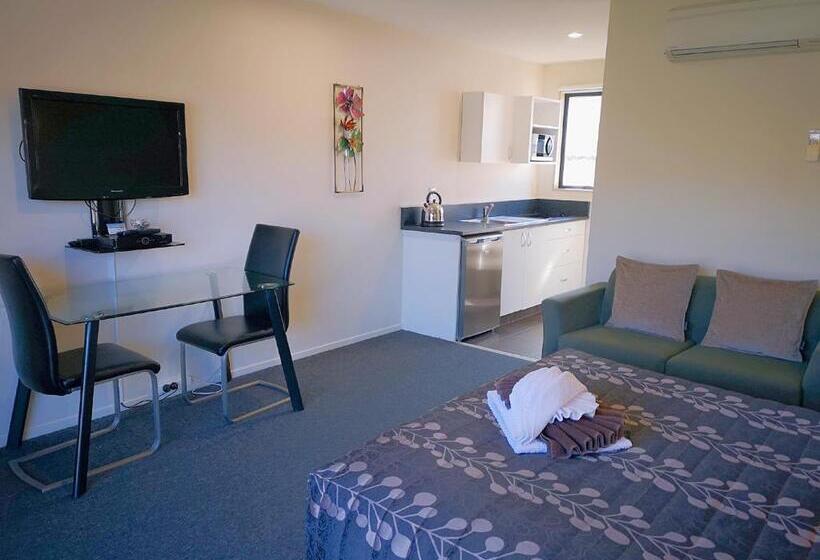 إستوديو قياسى, Aston Court Motel