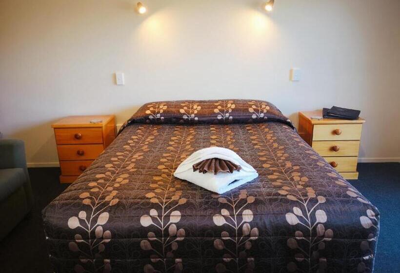 إستوديو قياسى, Aston Court Motel