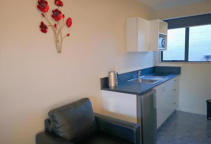 إستوديو قياسى, Aston Court Motel